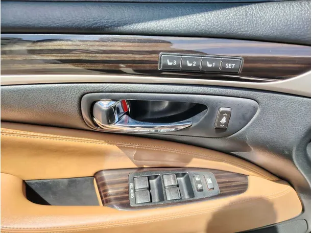 Car image 43