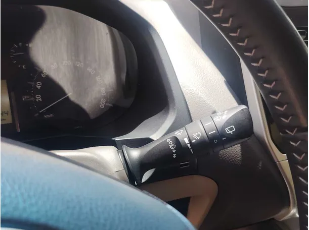 Car image 27
