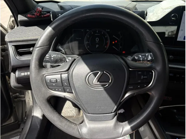 Car image 23