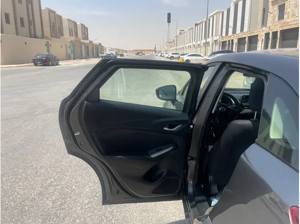Car image 14