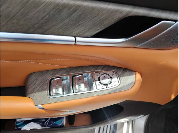 Car image 37
