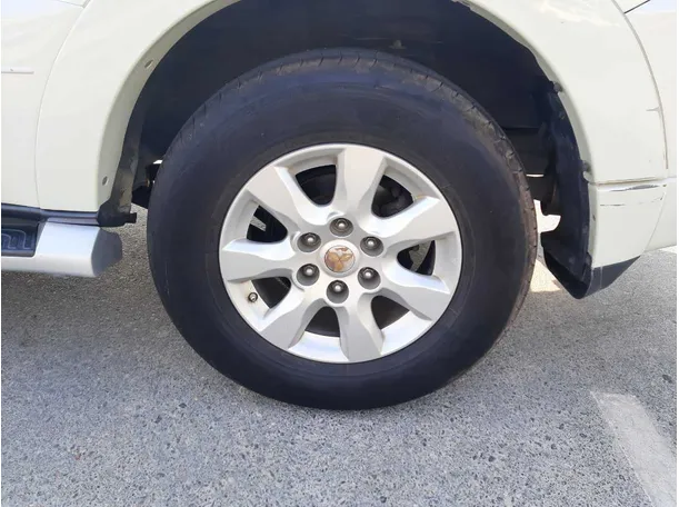Car image 9