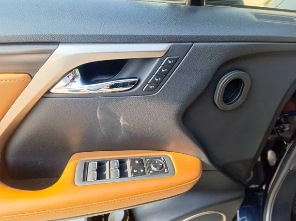 Car image 37
