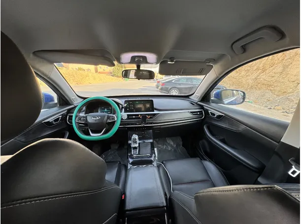 Car image 14