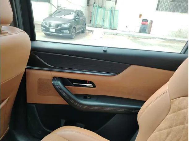 Car image 34