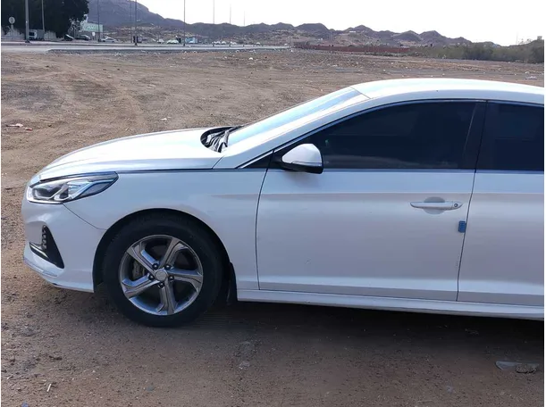 Car image 9