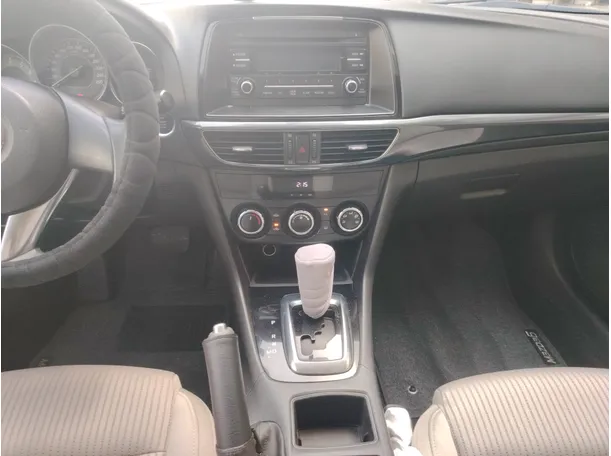 Car image 18