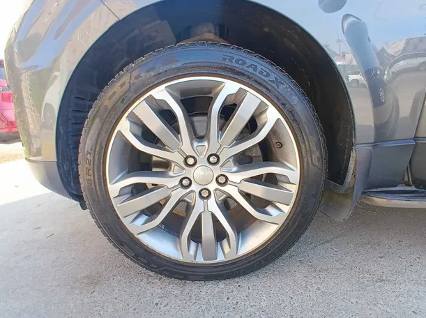 Car image 9