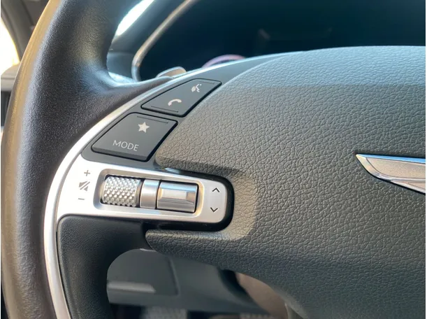 Car image 25