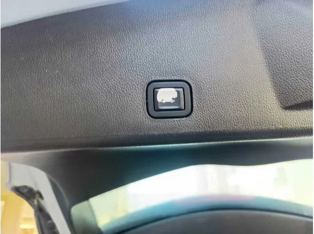 Car image 34
