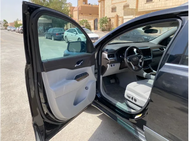Car image 10