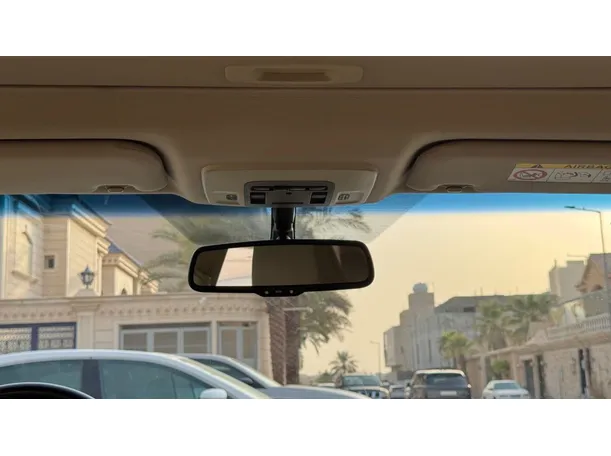 Car image 25