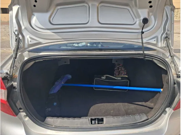 Car image 19