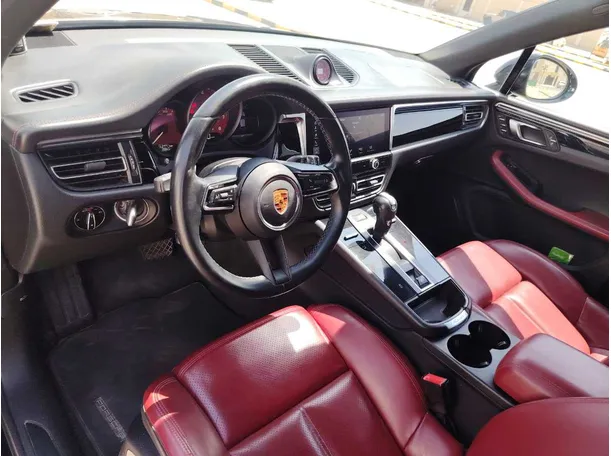 Car image 13