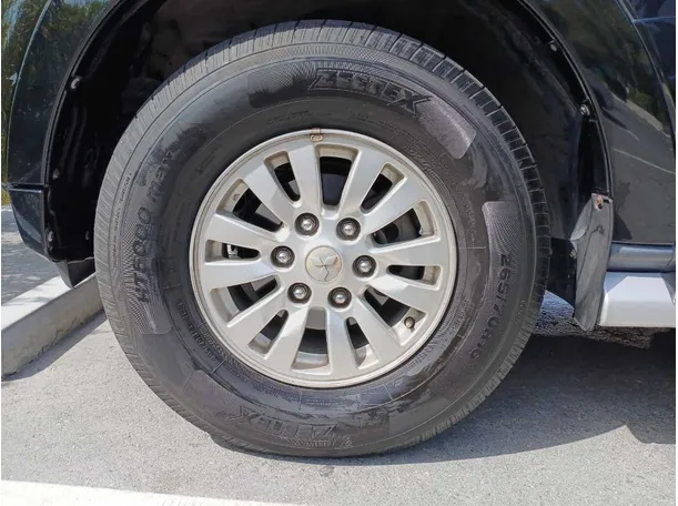 Car image 9