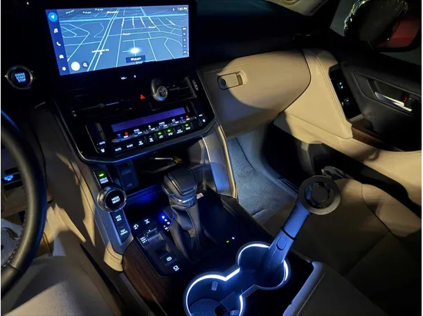 Car image 30