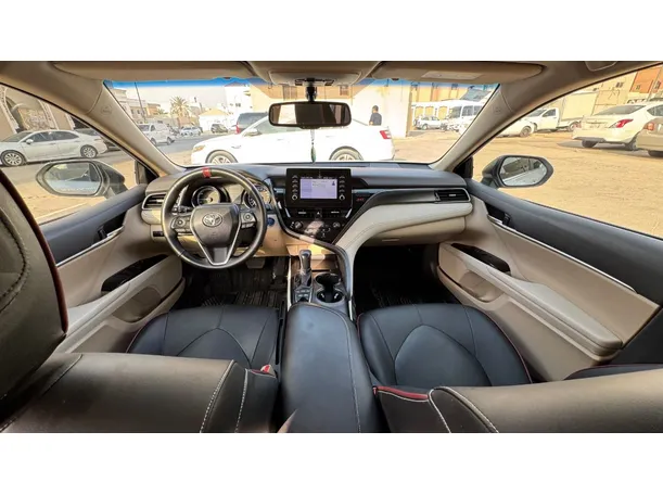Car image 14