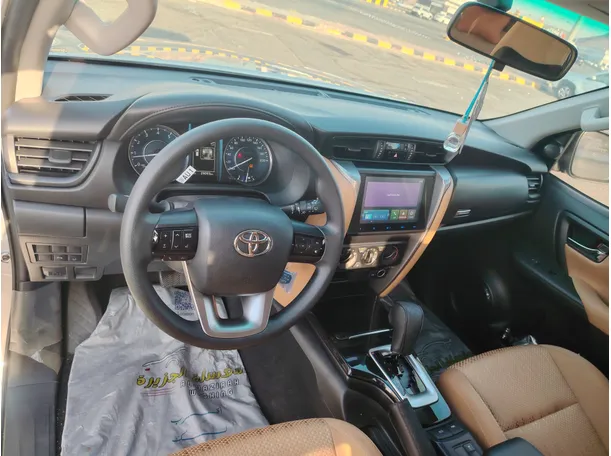 Car image 13