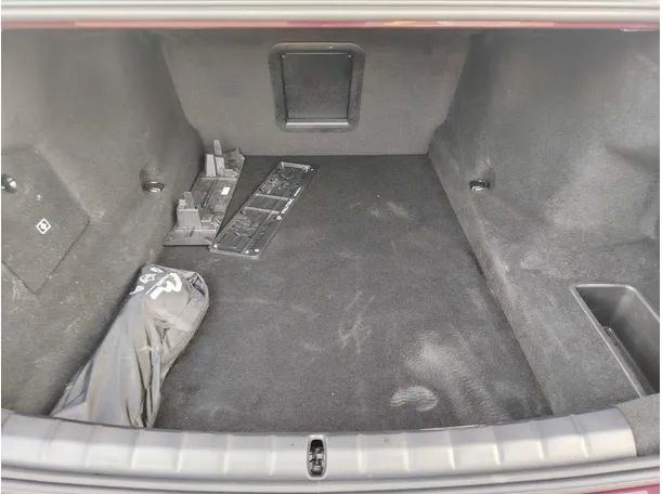 Car image 24