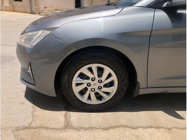 Car image 9