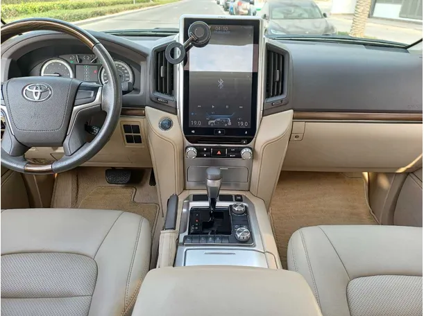 Car image 19
