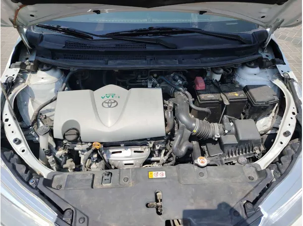 Car image 25