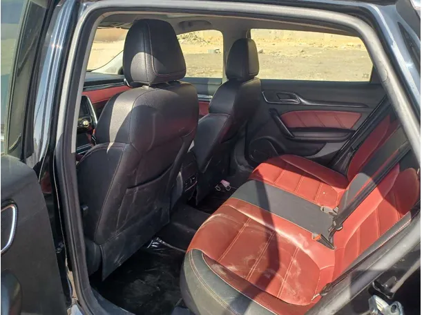 Car image 14
