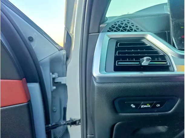 Car image 40