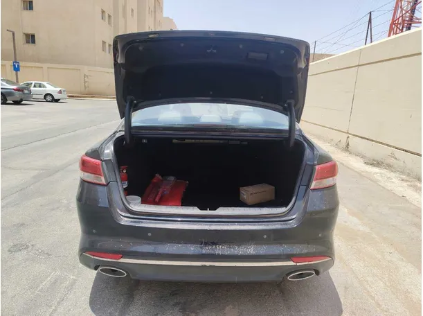 Car image 24