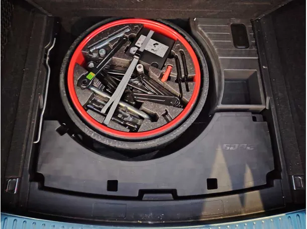 Car image 30