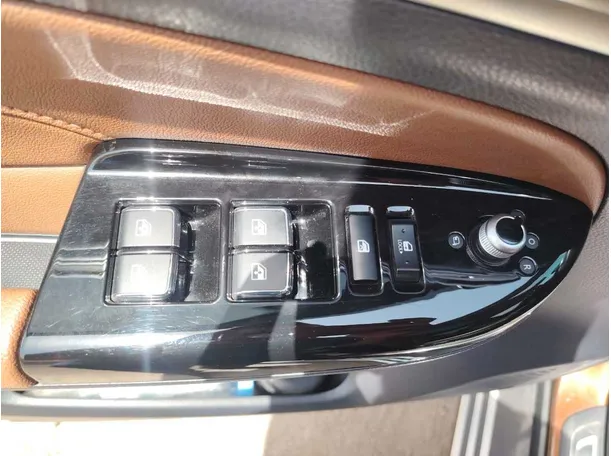 Car image 36