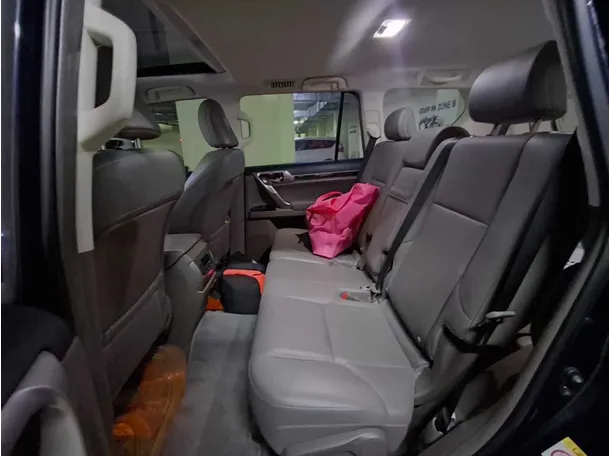 Car image 13