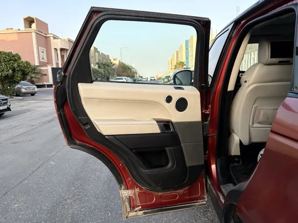 Car image 14