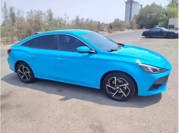 Car image 4