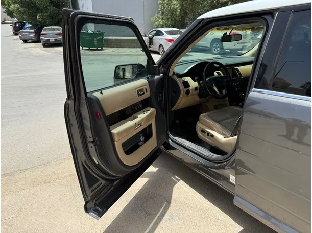 Car image 10