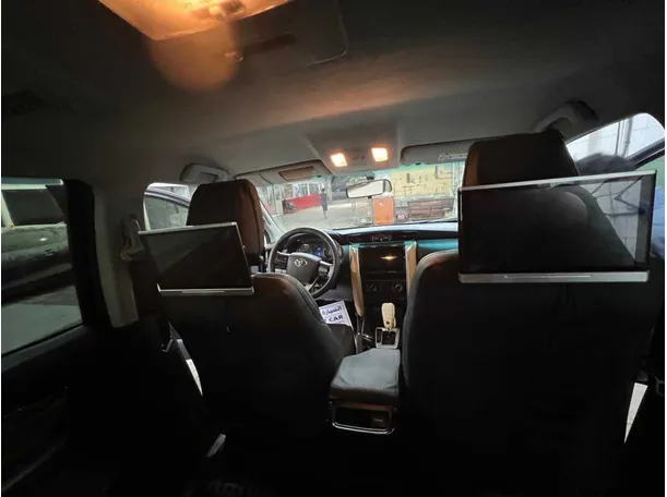 Car image 26