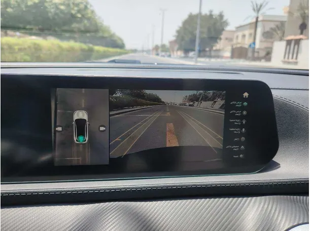 Car image 25
