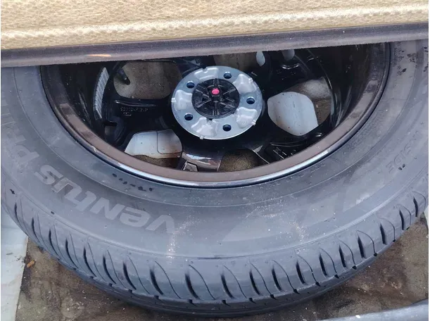Car image 31