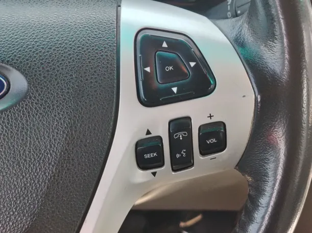 Car image 24