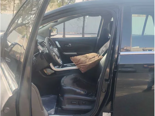 Car image 13
