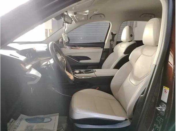 Car image 14