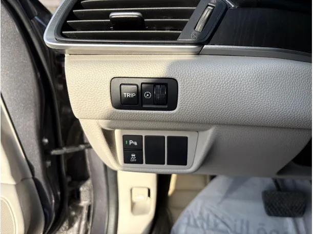 Car image 26