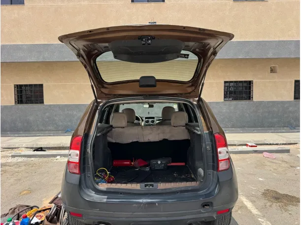 Car image 19