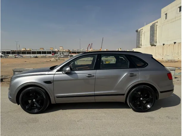 Car image 8