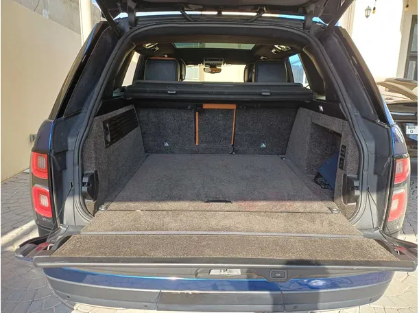 Car image 19