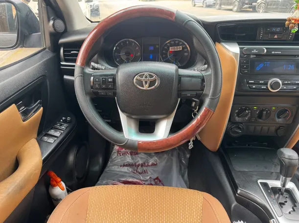 Car image 18