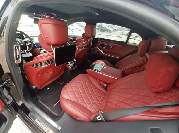 Car image 12