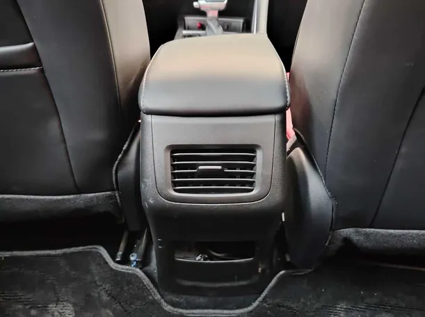 Car image 34