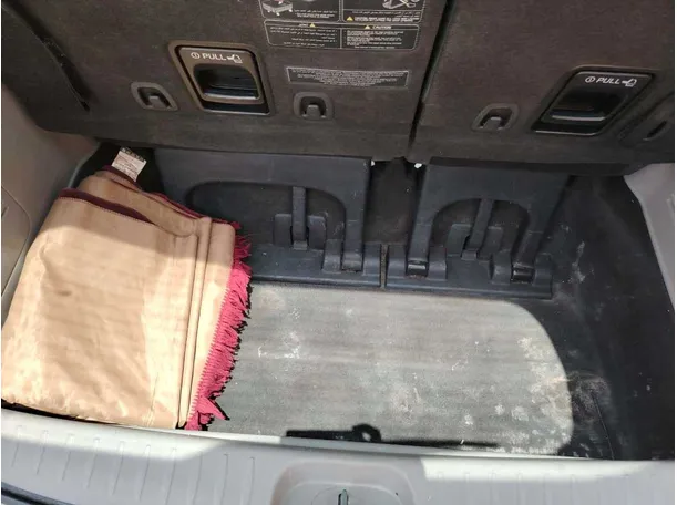 Car image 30