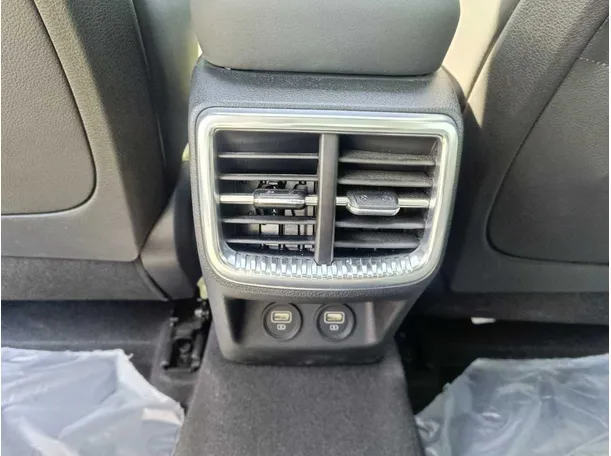 Car image 34